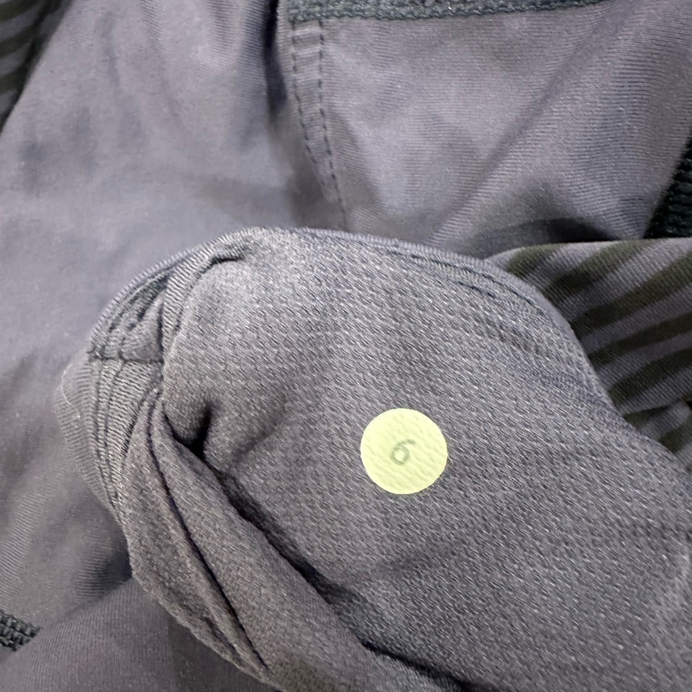 Lululemon crop pants. Purple stripes. No flaws. Size 6. - Picture 6 of 6